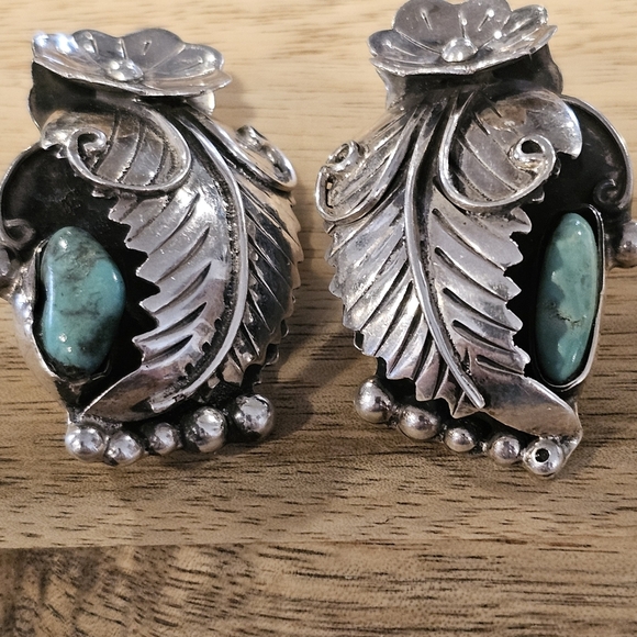 Vintage Sterling Mexico Sterling Turquoise Floral Large Clip-On Earrings - Picture 6 of 8